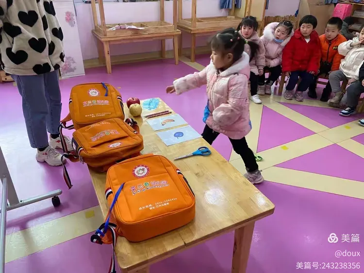 global english艾思奇幼儿园小班英语汇报课